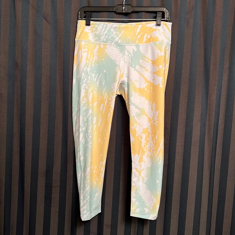 Fabletics Mid-Rise Printed Powerlite Capri - M